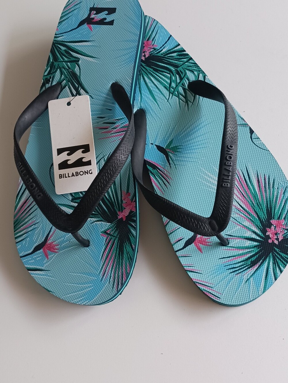 NWT Billabong Tides Flip Flops Size 11